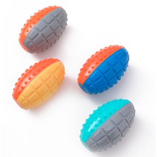Zabawka TM ROYPET dla ps&oacute;w owalna piłka z piszczałką 14&times;8 cm